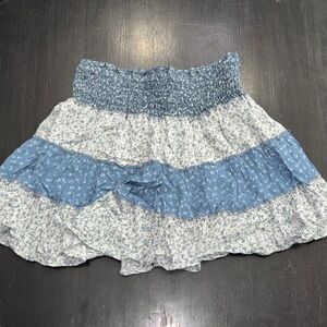american eagle tiered blue floral skirt. fully lined. size small. new with tags.